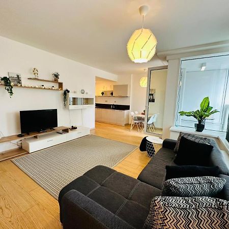 Apartments05 In New Building With Free Parking Panorama City - Amazing View Close To Old Town Bratislava Buitenkant foto